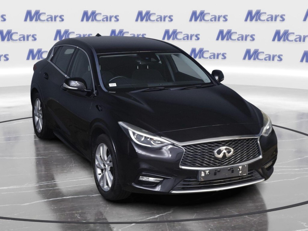 Infiniti Q30